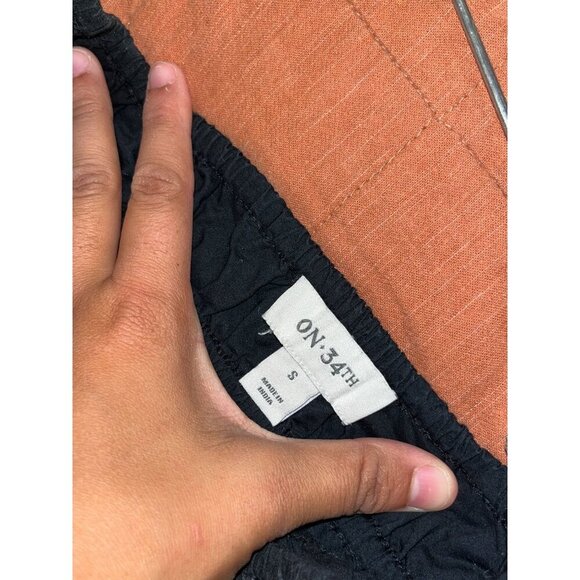 Elegant Black Midi Skirt - Picture 5 of 9